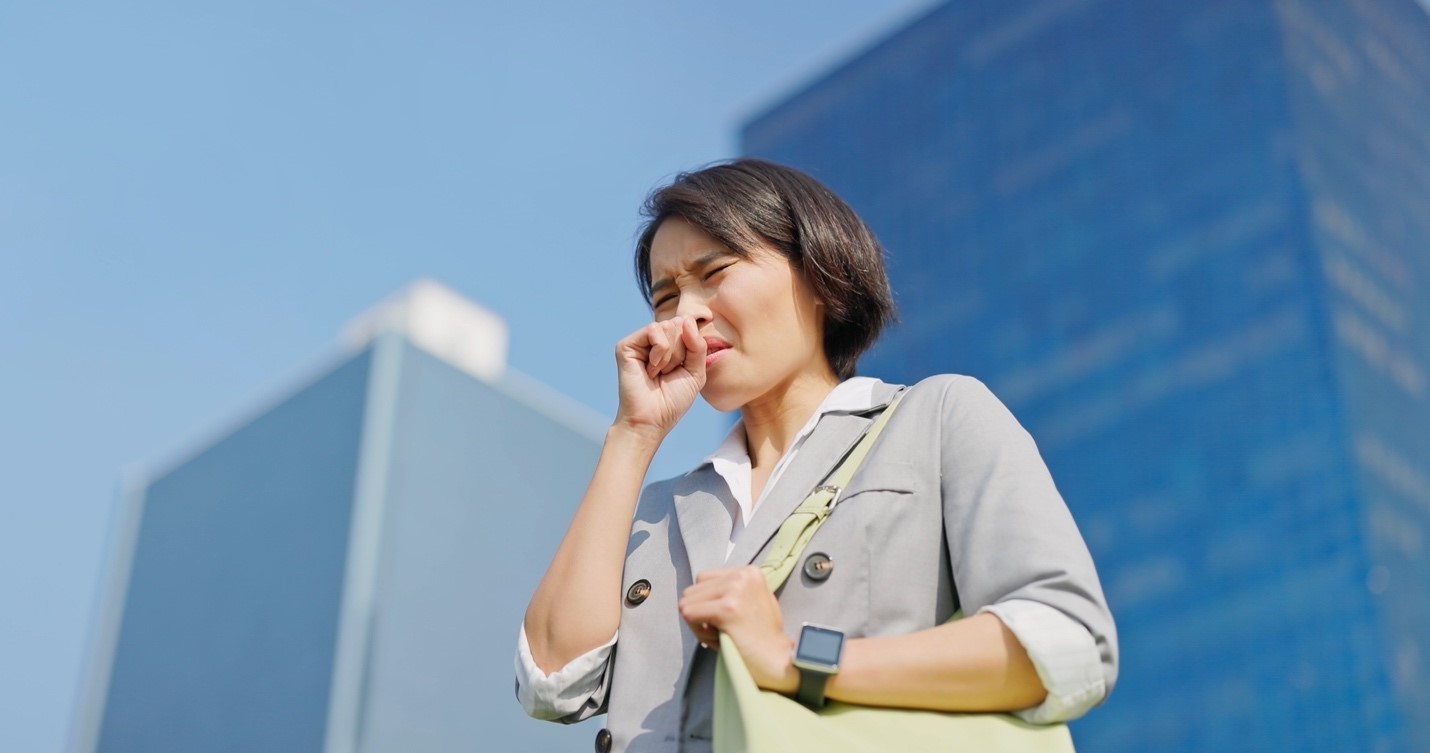 Batuk Kering dan Tenggorokan Gatal Akibat Paparan Polusi Udara? Atasi dengan Cara Ini!