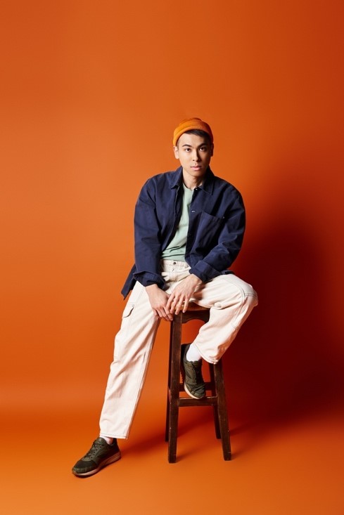 Referensi Outfit keren Buat Nonton Konser di Akhir Tahun 5LayeringdenganHoodieatauSweater.jpg